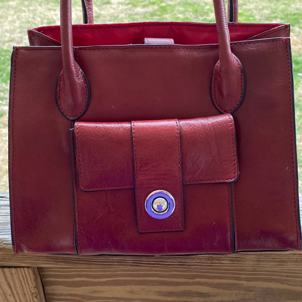 Wilsons leather”purse. The purple cast on the silver button is my clothes.